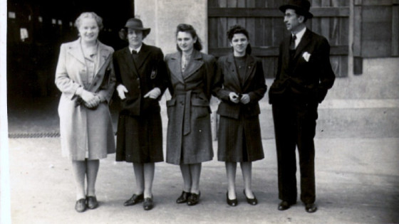 Maria (pierwsza z lewej) i Kazimierz Wodziccy 